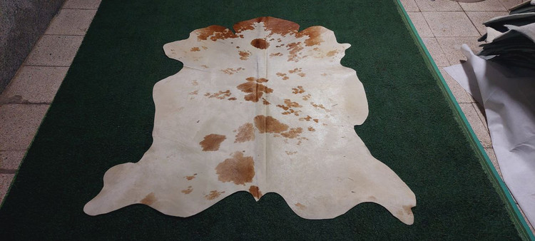پوست گاو دباغی شده