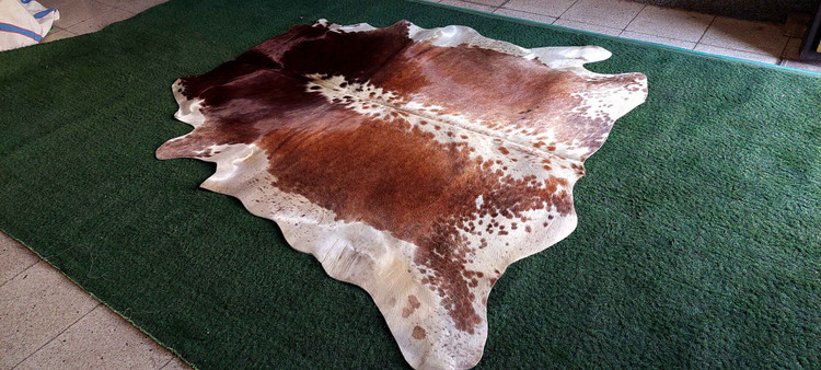 پوست گاو دباغی شده