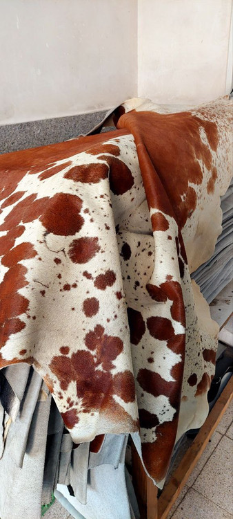 پوست گاو دباغی شده