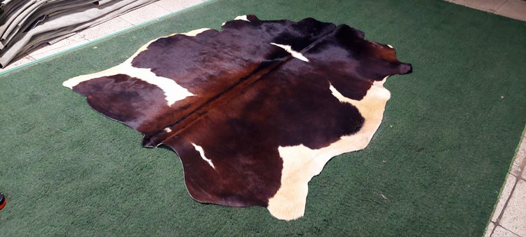 پوست گاو دباغی شده