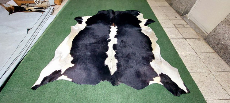 پوست گاو دباغی شده