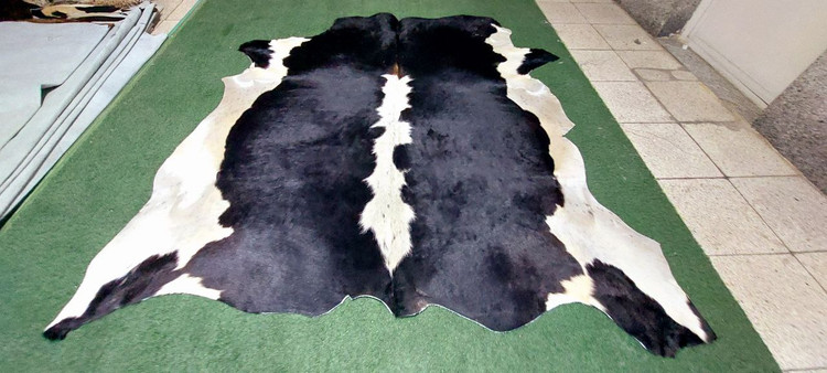 پوست گاو دباغی شده