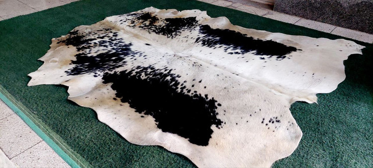 پوست گاو دباغی شده