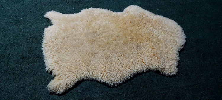 پوست گوسفند دباغی شده