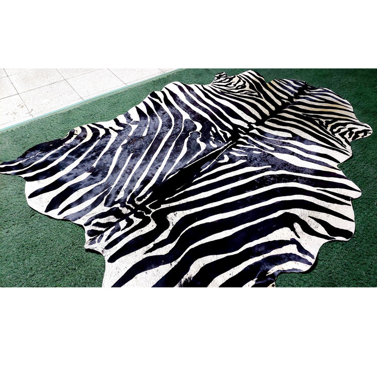 پرینت گورخر روی پوست طبیعی گاو