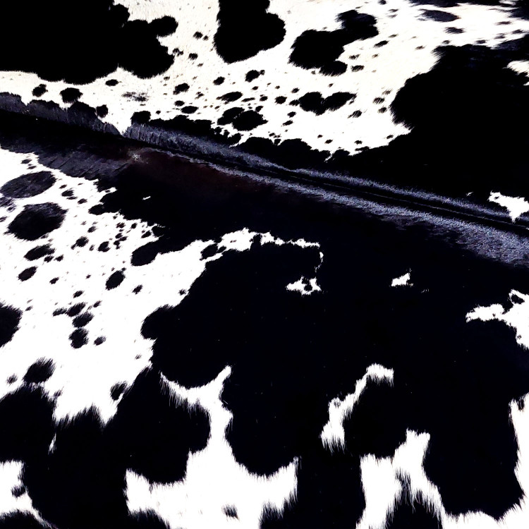 پوست گاو دباغی شده