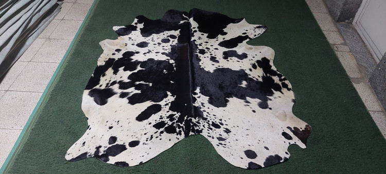 پوست گاو دباغی شده