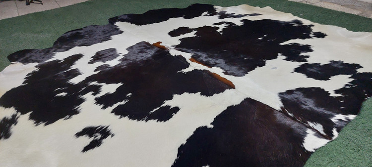 پوست گاو دباغی شده