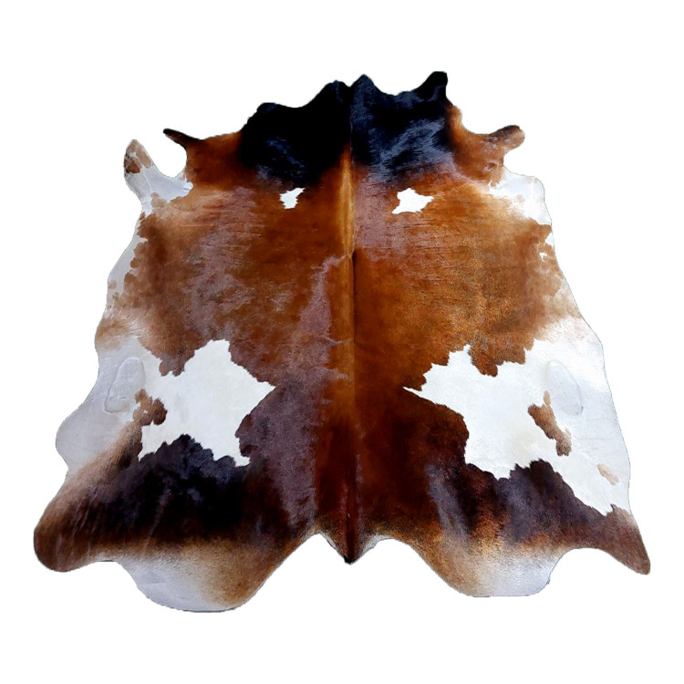 پوست گاو فقط یک کفپوش تزئینی نیست؛ عنصری تعیینکننده در هویت فضاست