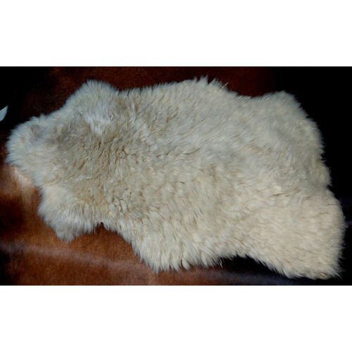 پوست گوسفند دباغی شده