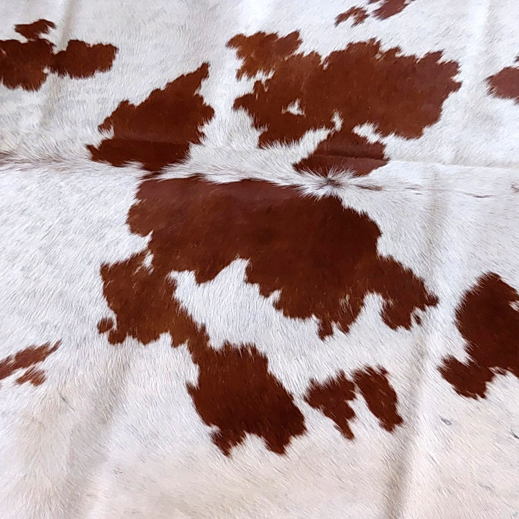 پوست گاو دباغی شده
